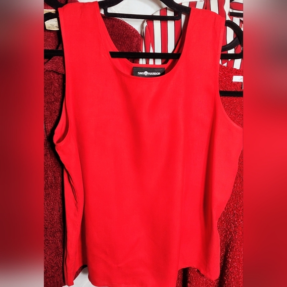 Bundle Of Reds ♥️ 5 Pieces All Same Similar Fit With 22-23" Pit To Pit (L-XL) - Picture 10 of 12